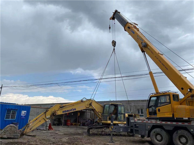 平山县25吨吊车的工作半径是多少？